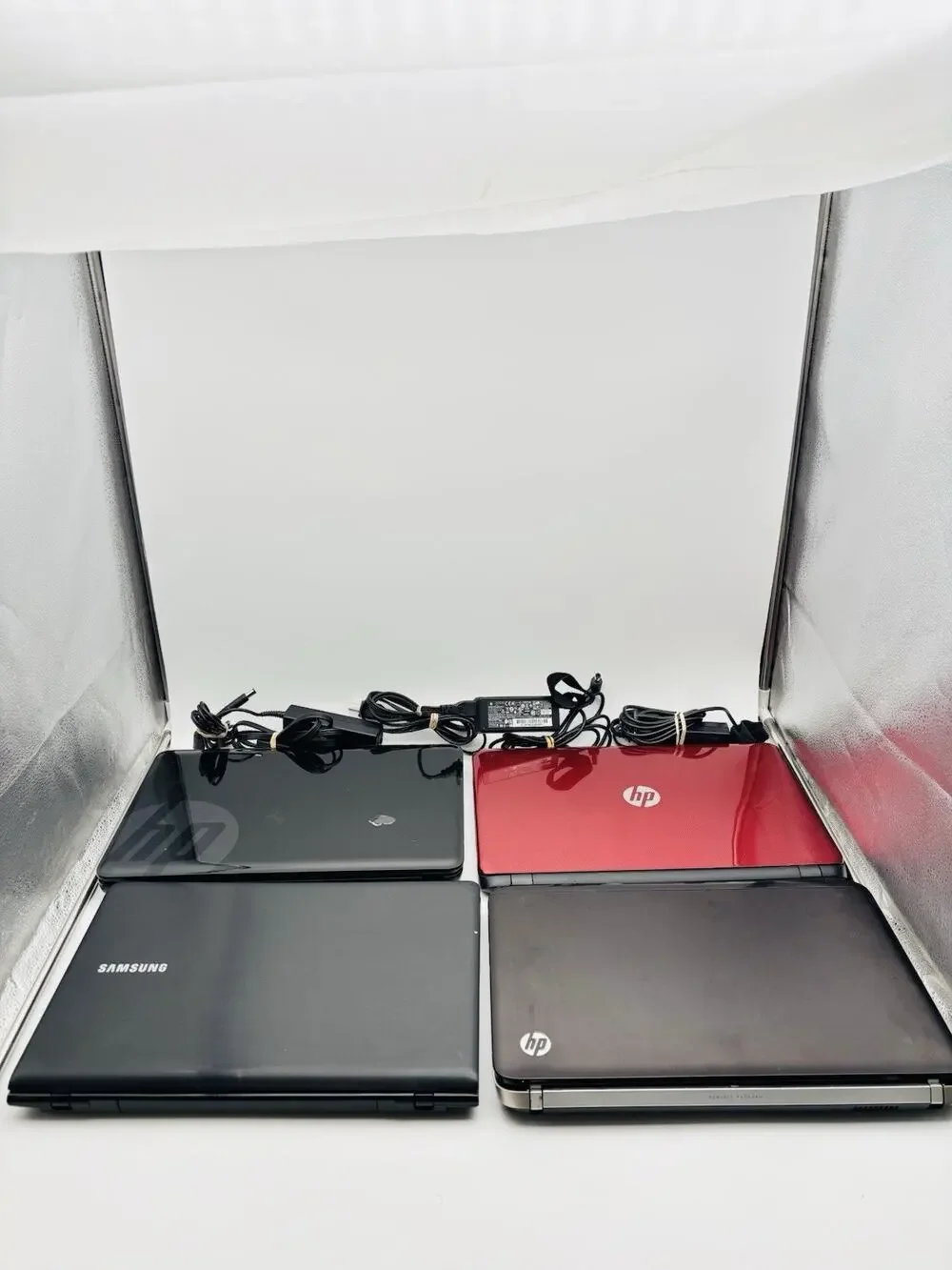 3 HP Laptop Computers With Cords. And 1 Samsung Laptop For Parts And Repair.
